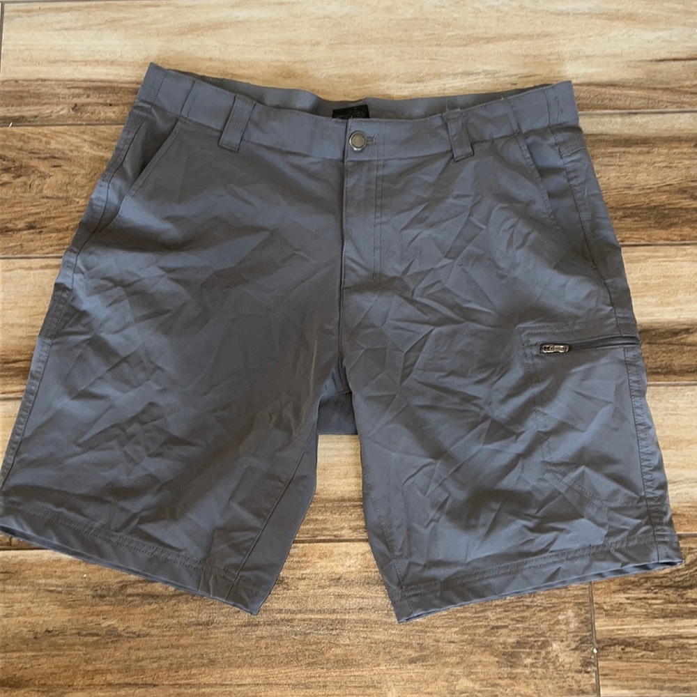 Zero Xposure gray men’s shorts